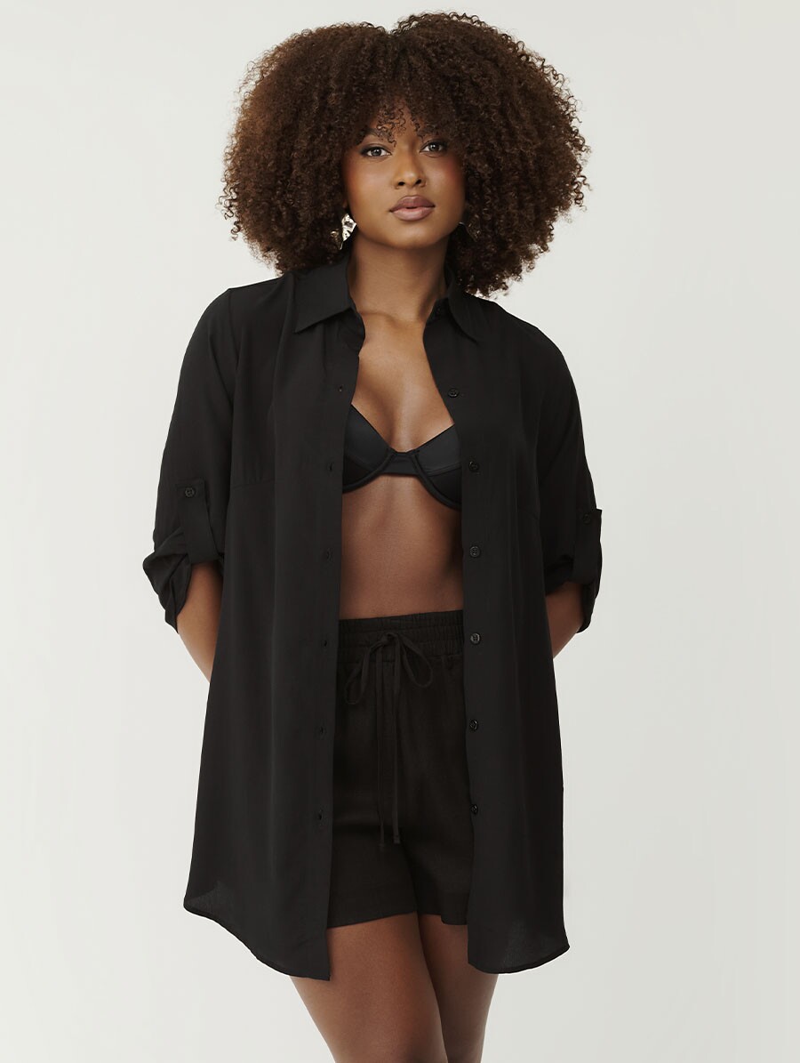 Chemise preta em viscose rayon com botões frontais e manga 3/4 com ajuste Belles