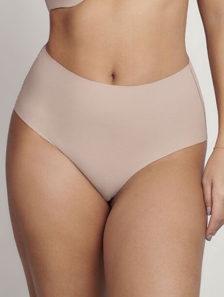 calcinha-hot-pant-essencial-nude Calcinha Hot Pant Essencial em microfibra pelle com acabamento em corte a laser, laterais largas e forro 100% algodão.
