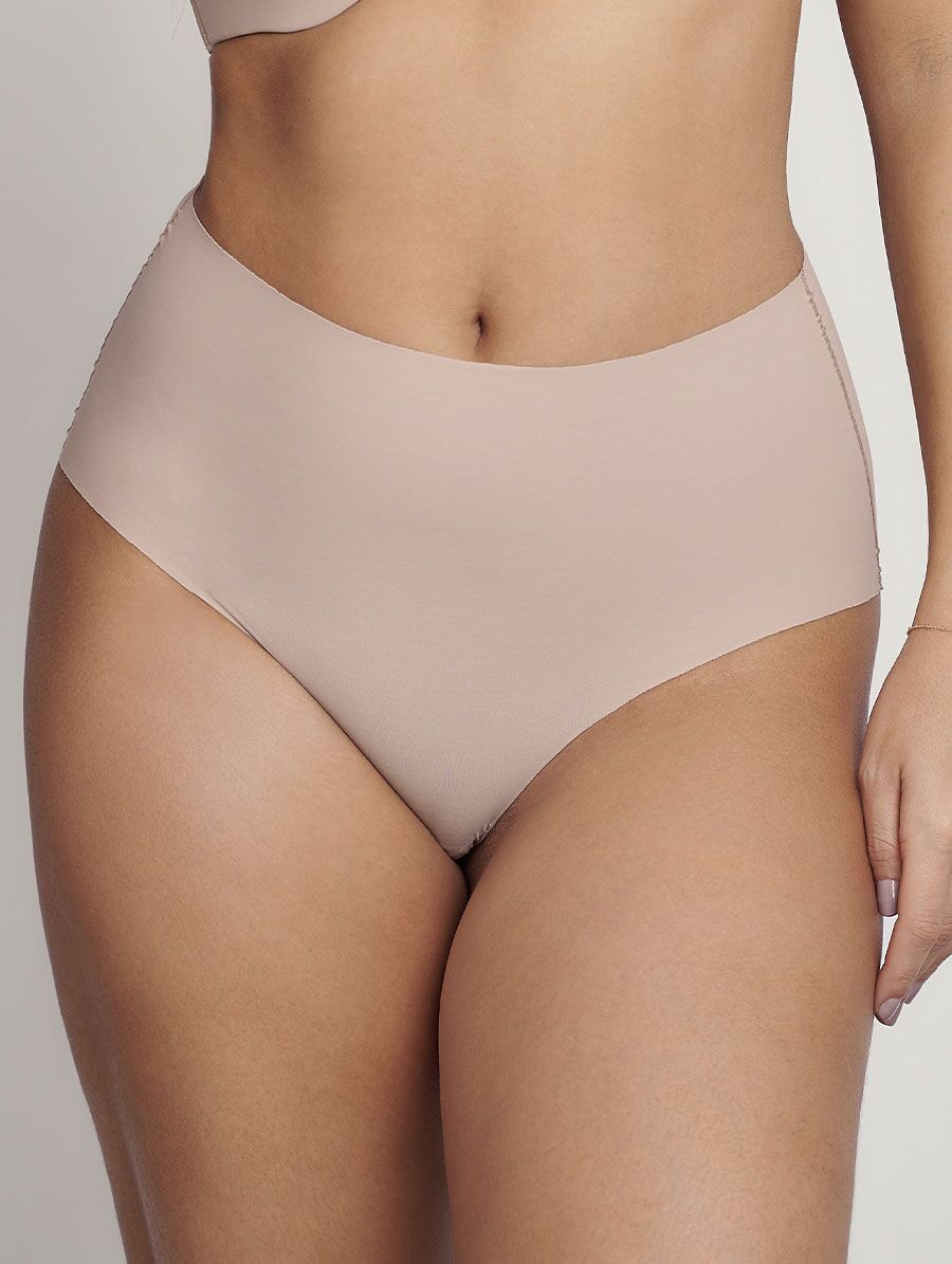 calcinha-hot-pant-essencial-nude Calcinha Hot Pant Essencial em microfibra pelle com acabamento em corte a laser, laterais largas e forro 100% algodão.
