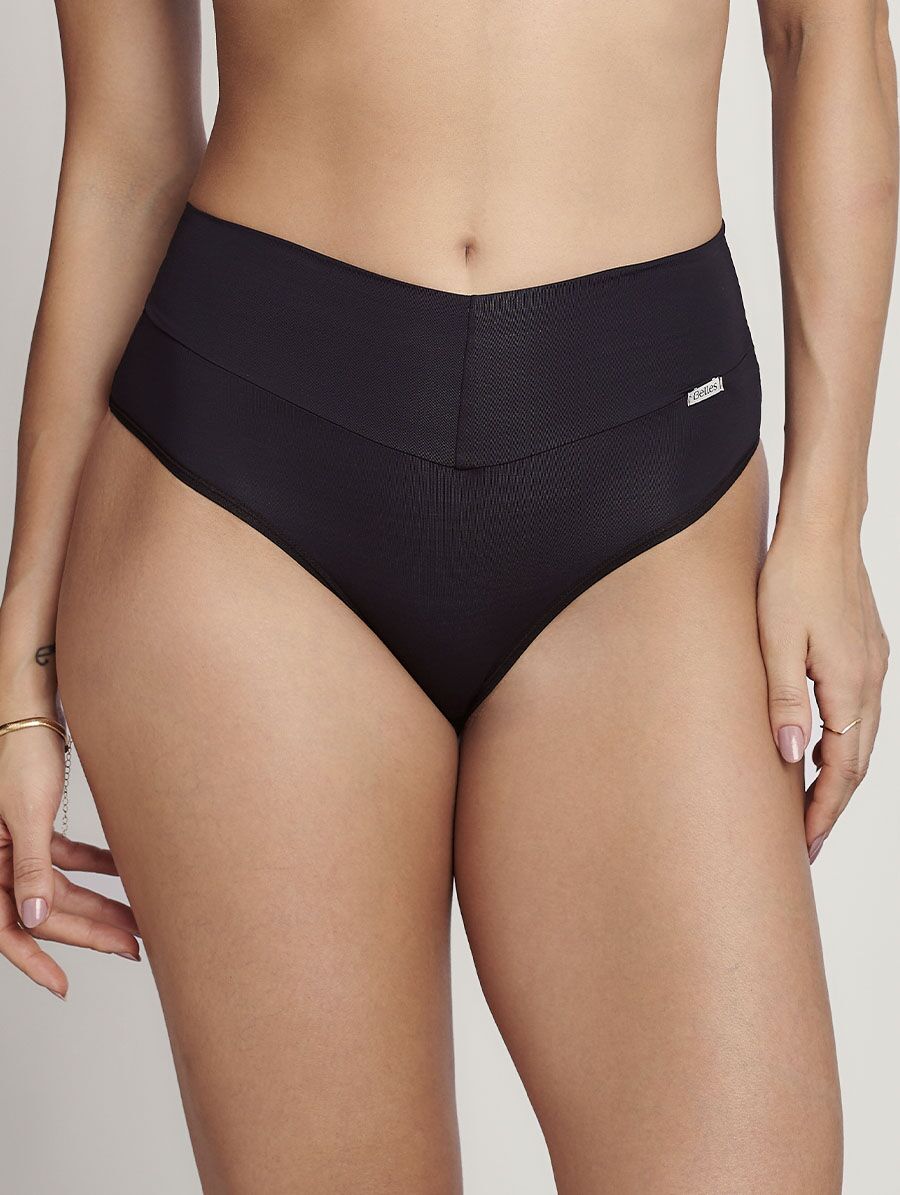 Calcinha Hot Pant Essencial com cintura alta e pala dupla em microfibra.