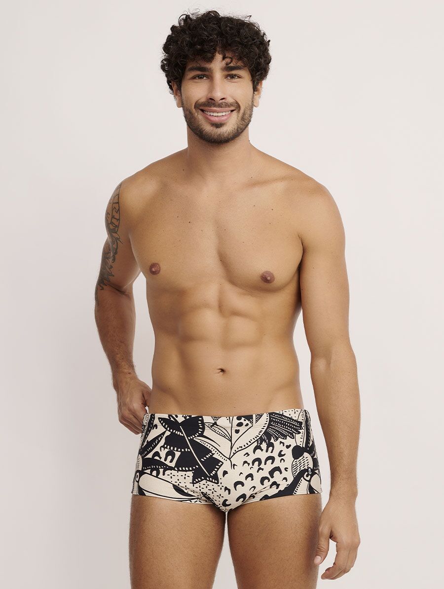 Sunga slip masculina Linha Man com estampa Fauna em tecido de secagem rápida.