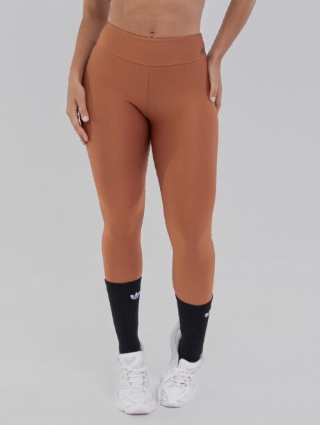 Calça legging Chevry Terracota Belles Active com cós alto duplo e textura moderna.