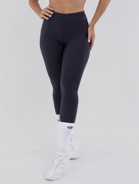 calça-legging-fitness-preto_1 Calça Legging Chevry Preto Belles Active em tecido texturizado com cós alto duplo e média compressão.