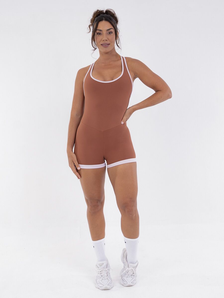 Macaquinho nadador Terracota Belles em microfibra, com detalhe vazado nas costas e forro frontal sem bojo.