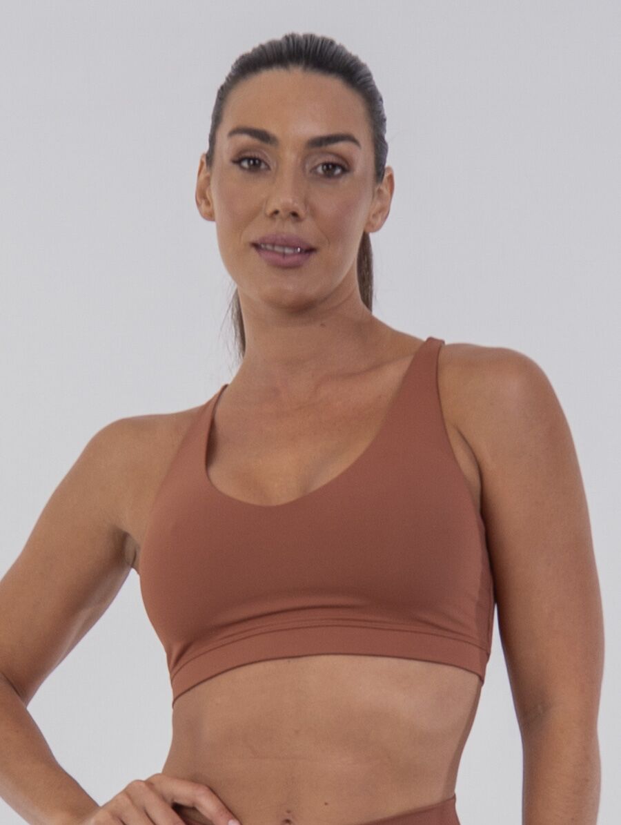 top-fitness-marrom_1 Top Fitness Terracota Belles Active com alças cruzadas e Proteção UV 50+.