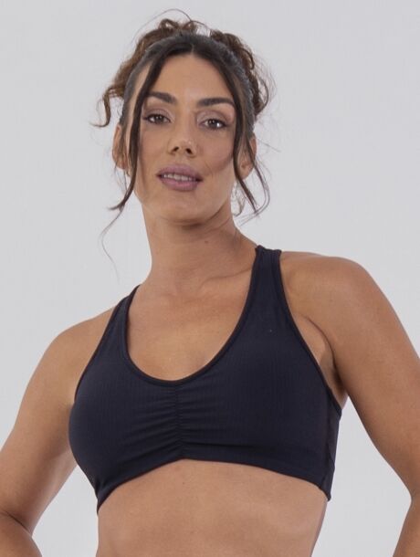 Top Nadador Chevry Preto em poliamida premium, com bojos removíveis e costas nadador.