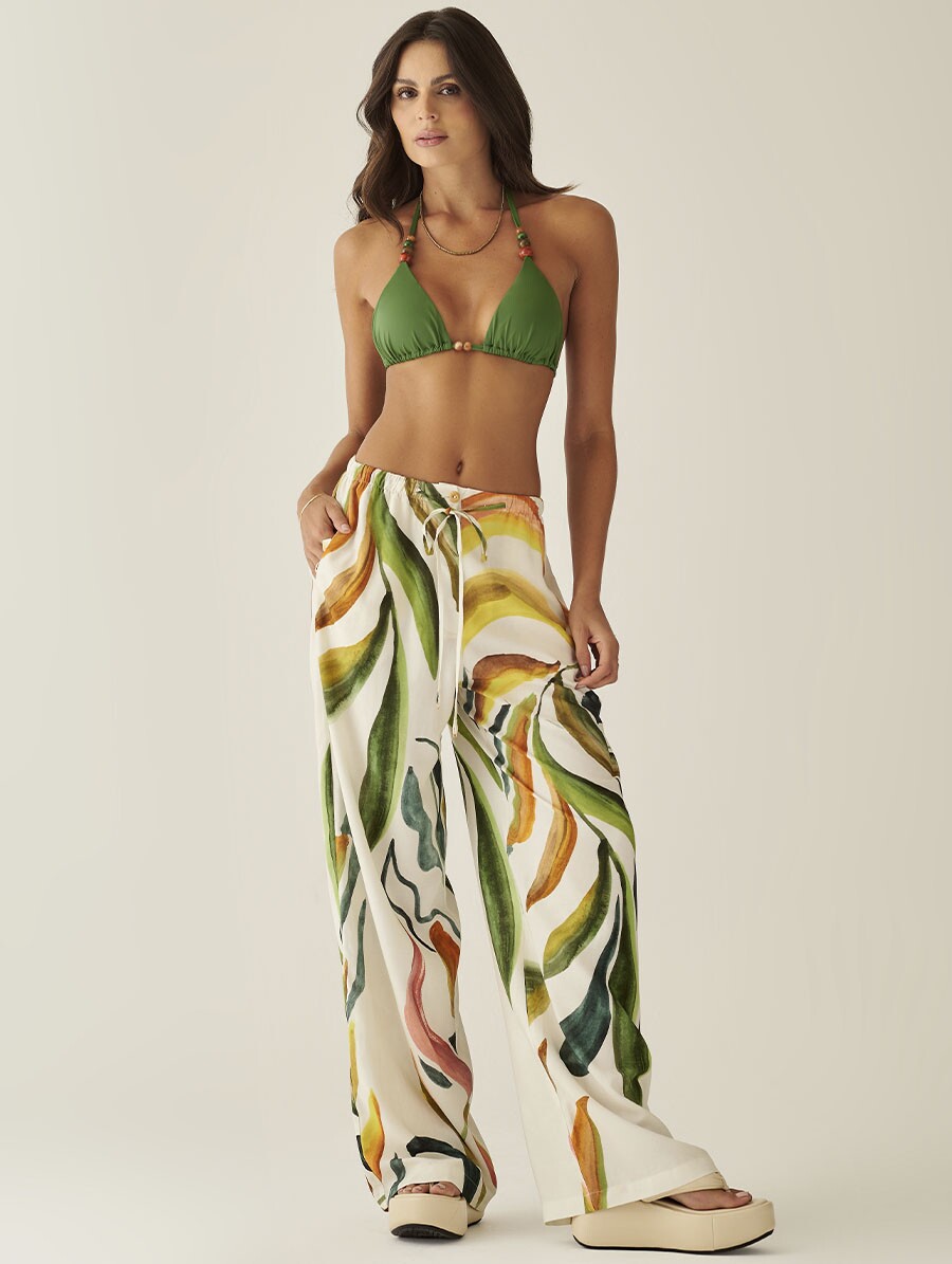top-cortininha-calça-comprida-estampa-tropical Calça comprida com estampa Tropicale, modelagem fluida e tecido leve.