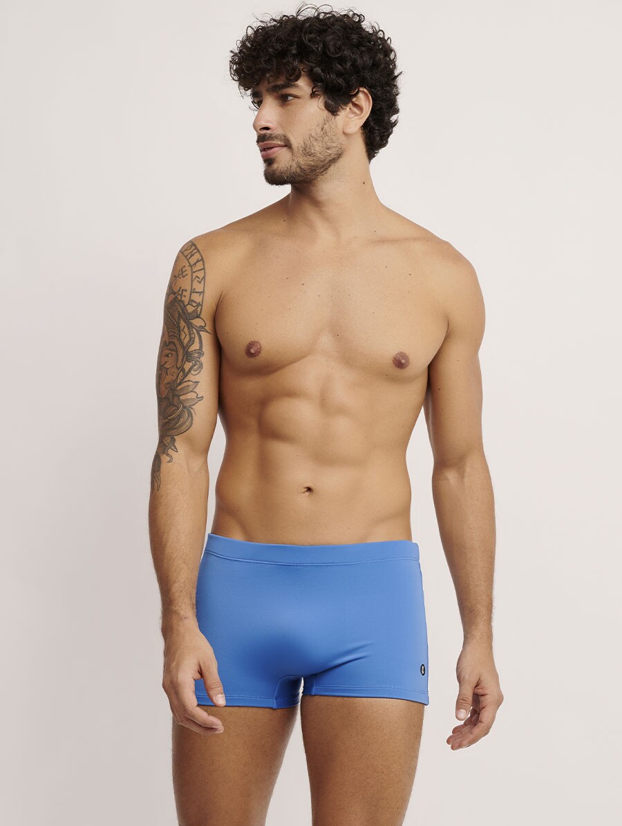 Sunga boxer azul masculina da Linha Man em tecido de secagem rápida.