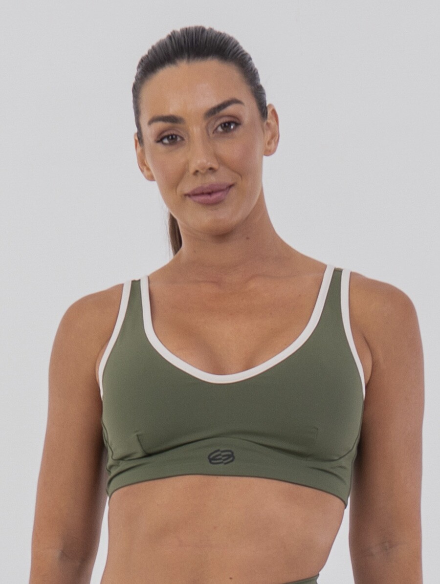 Top Fitness Camiseta Verde Cacto com decote V e busto alongado em malha com toque gelado e proteção UV 50+.