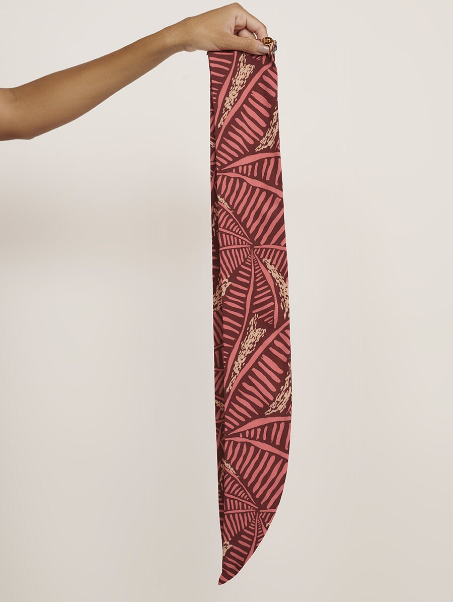 faixa-lenço-versátil_3 Faixa ou lenço versátil em tecido Milos, ideal para usar no cabelo, bolsas, cinto ou como acessório de praia.